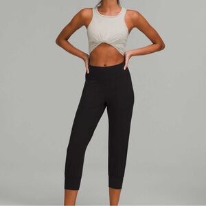 Excellent condition LULULEMON high rise align crop